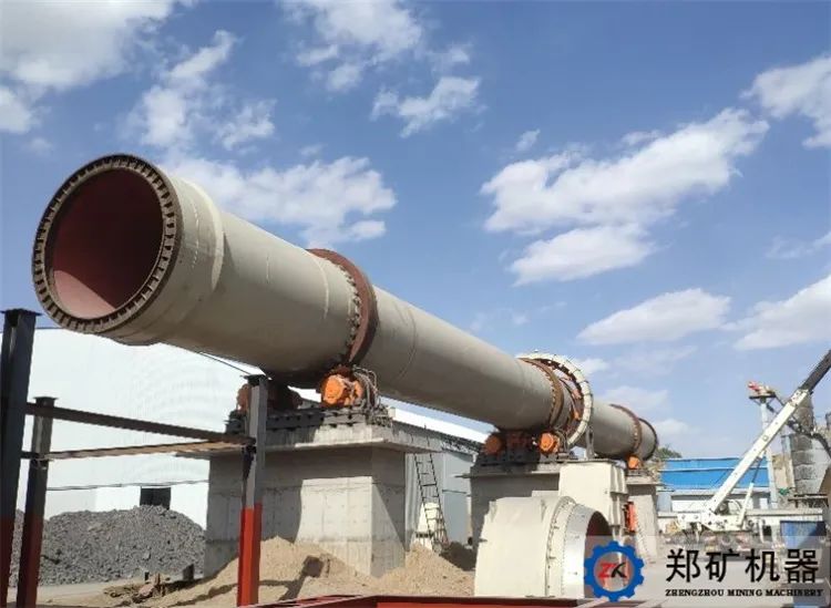 高嶺土回轉窯安裝現場(chǎng)